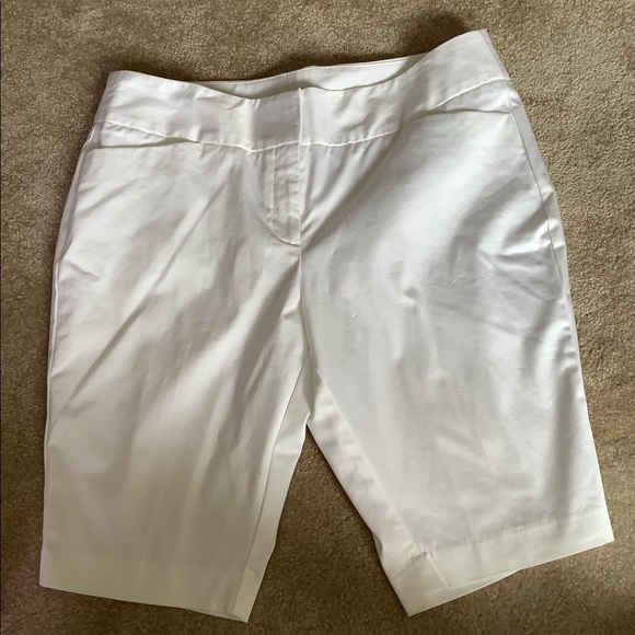 Worthington shorts white size 12 Modern Fit like new versatile color. Ma… - Picture 1 of 7